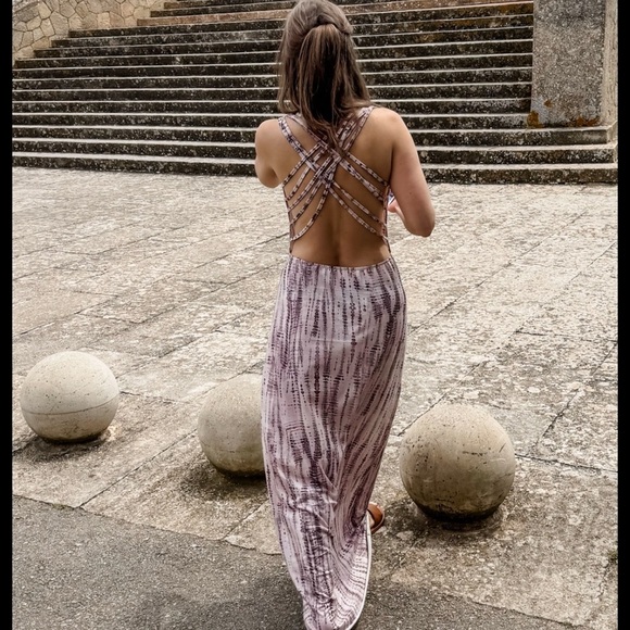Elegant Tie-Dye Maxi Dress - Picture 4 of 9